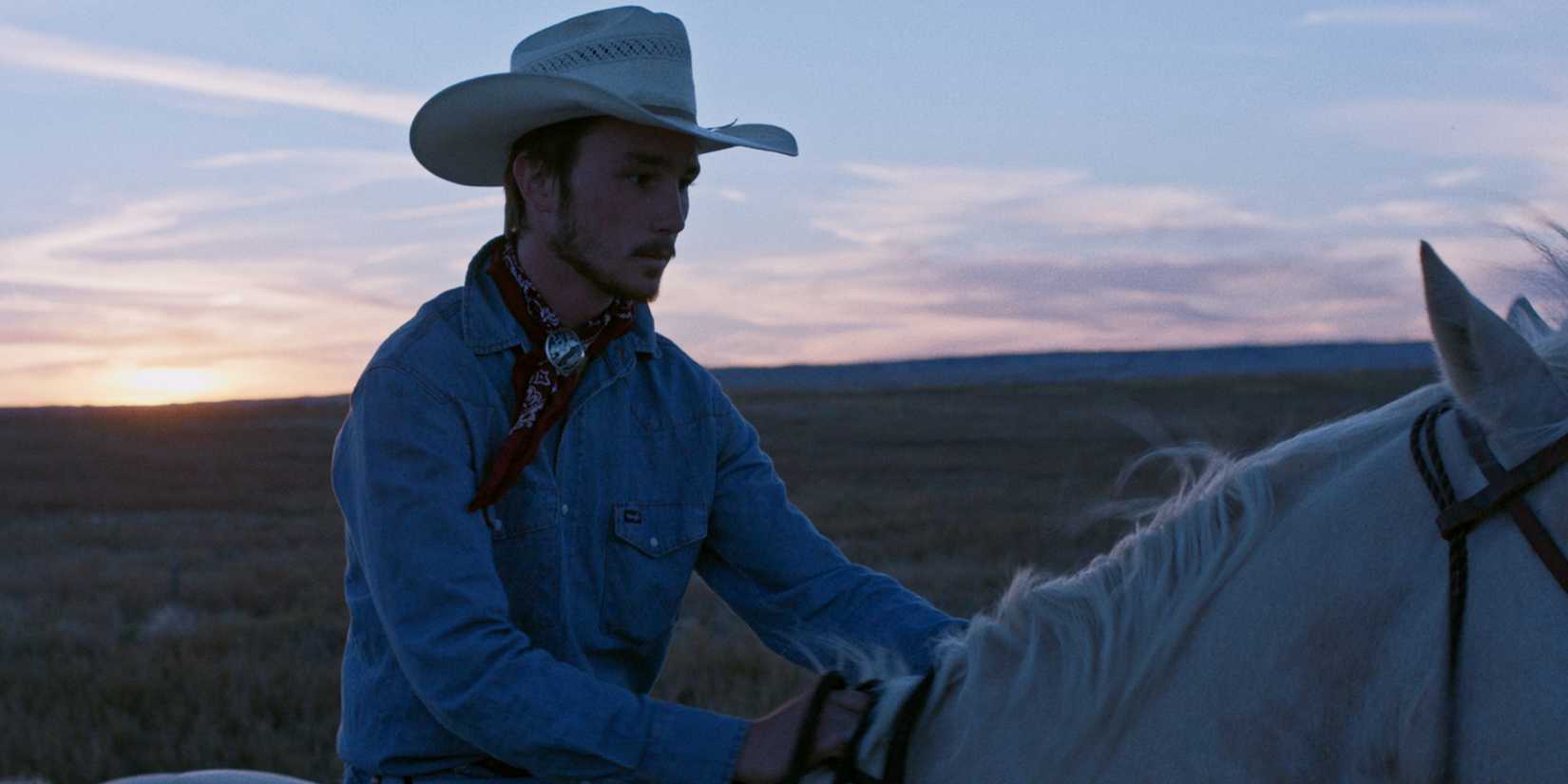 Brady Blackburn (Brady Jandreau) rides a white horse in the early hours of the morning in 'The Rider' (2017).