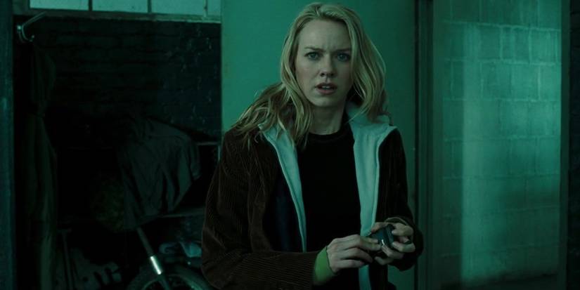 Naomi Watts as Rachel Keller looking at a person offscreen in The Ring (2002)