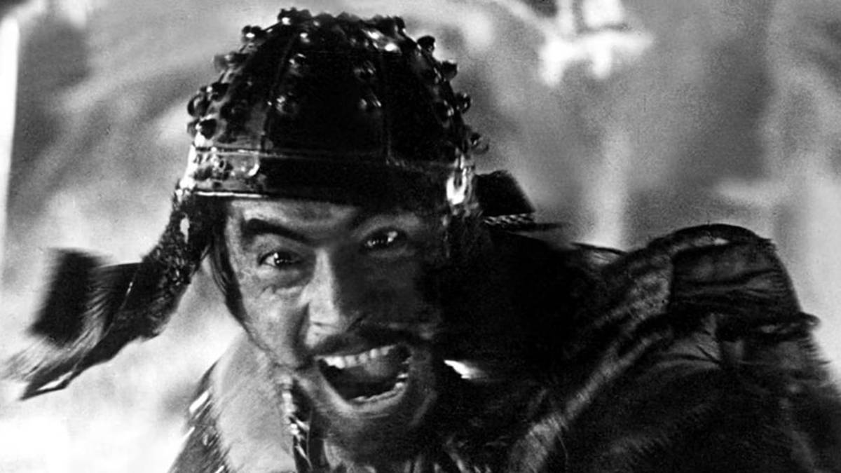 Kikuchiyo charging at a person offscreen in 'Seven Samurai'