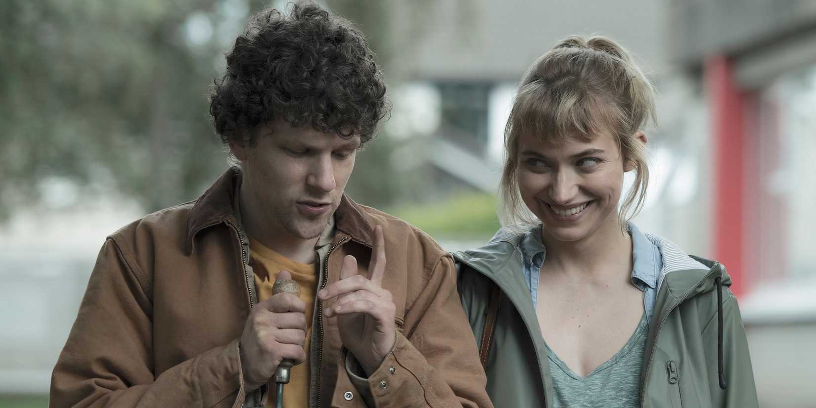 Jesse Eisenberg dan Imogen Poots di Vivarium