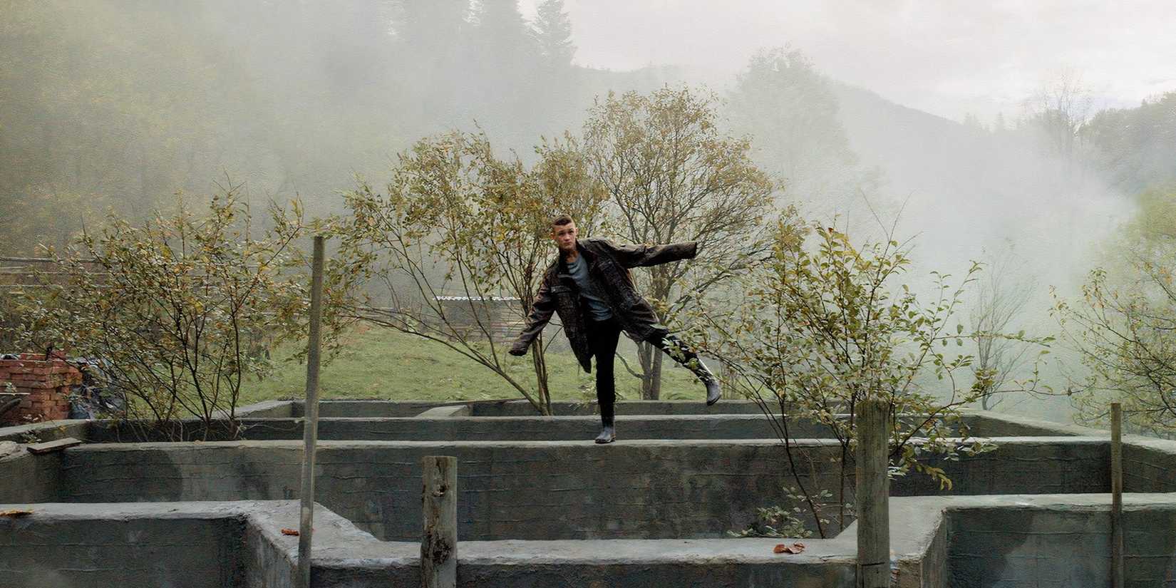A man balancing in Pamfir