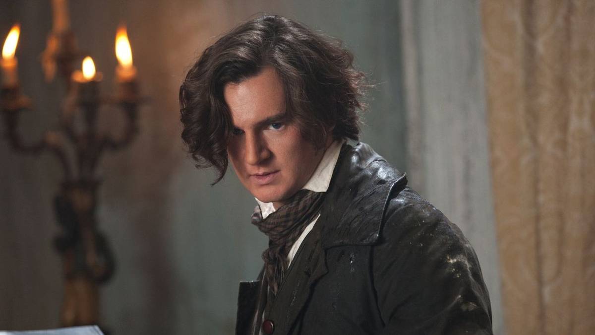 Abraham Lincoln looking intently in Abraham Lincoln: Vampire Hunter