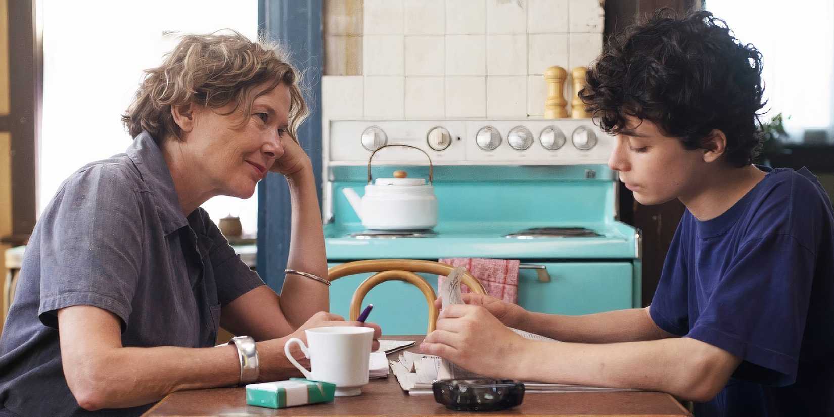 Annette Bening as Dorothea and Lucas Jade Zumann as Jamie in 20th Century Women.