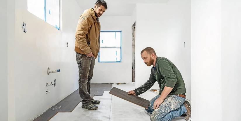 'Bargain Block' stars Keith Bynum and Evan Thomas measure paneling