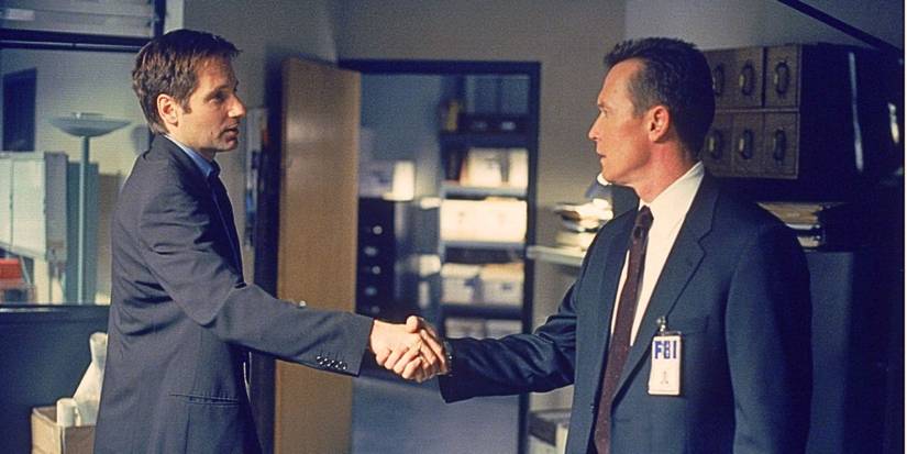 David Duchovny shakes Robert Patricks hand in the basement office of The X-Files