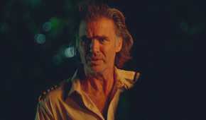 Frank Lapidus (played by Jeff Fahey), looks alarmed, illuminated by torchlight in Lost’s Season 6 Episode ‘Everybody Loves Hugo.’