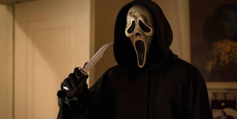 Ghostface in 'Scream' (1996), holding a knife 