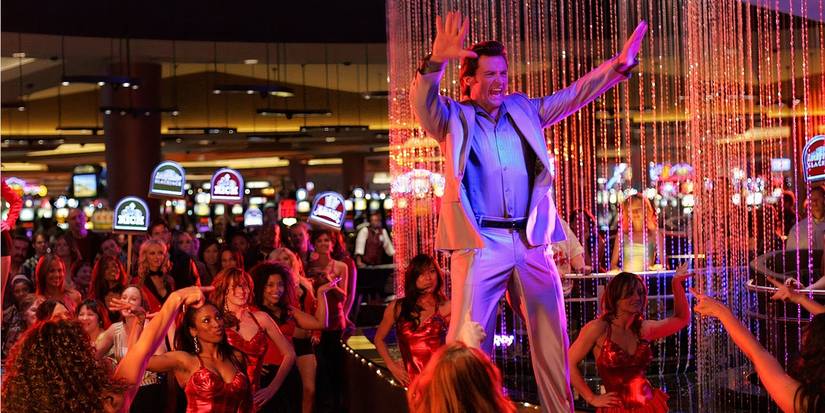 Nicky Fontana (Hugh Jackman) singing on a stage, surrounded by women in Viva Laughlin.