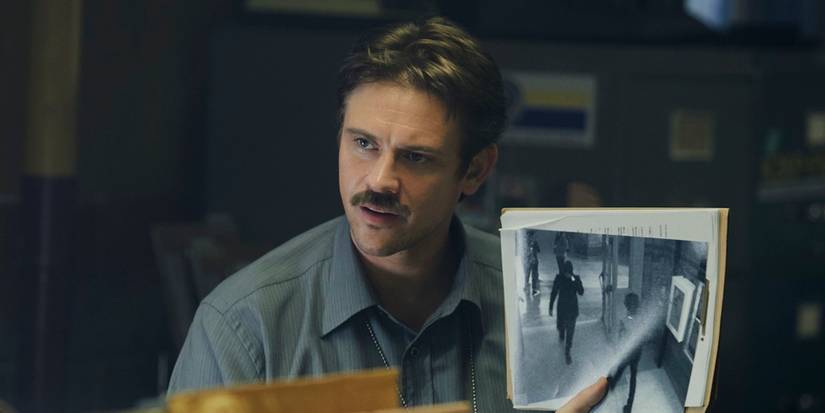 Boyd Holbrook as Thomas holding up a picture in 'In the Shadow of the Moon' (2019)