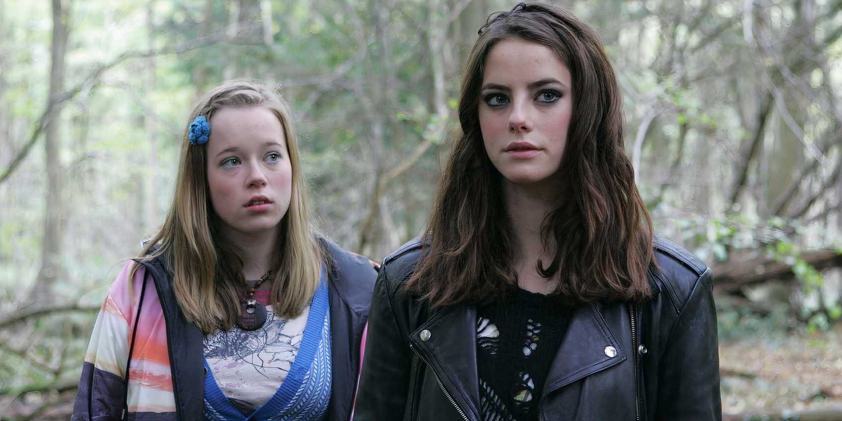Kaya Scodelario and Lisa Backwell in Skins