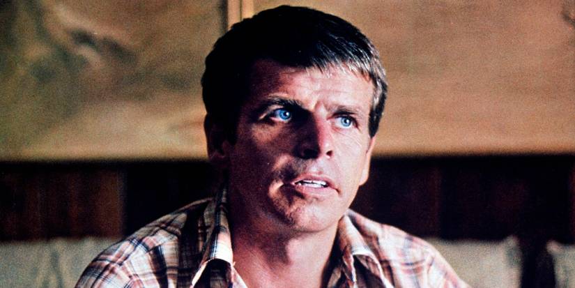 William Devane as Charles Rane sitting down and looking up in 'Rolling Thunder' 