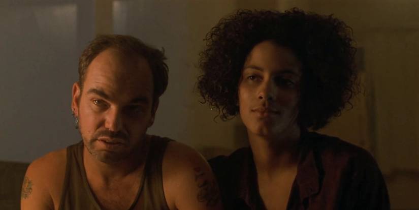 Billy Bob Thornton and Cynda Williams as Ray and Fantasia sitting inside in 'One False Move'