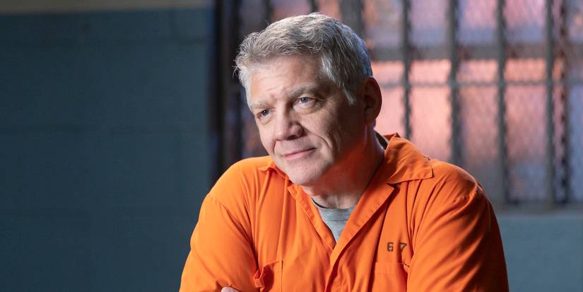 The Rookie Season 6 - Oscar Hutchinson in an orange prison jumpsuit in an interview room in jail