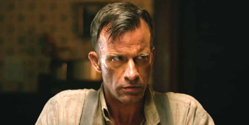 Thomas Jane, Wilfred James olarak 1922'de ekrandan şüpheyle bakıyor