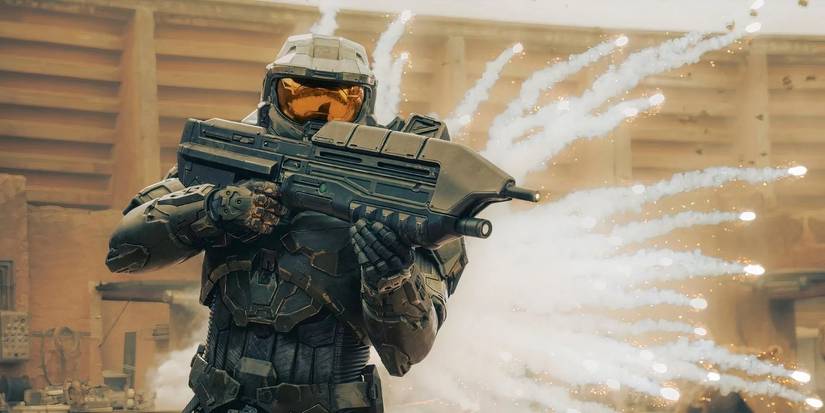 Master Chief fires a gun in the Halo episode Transcendence