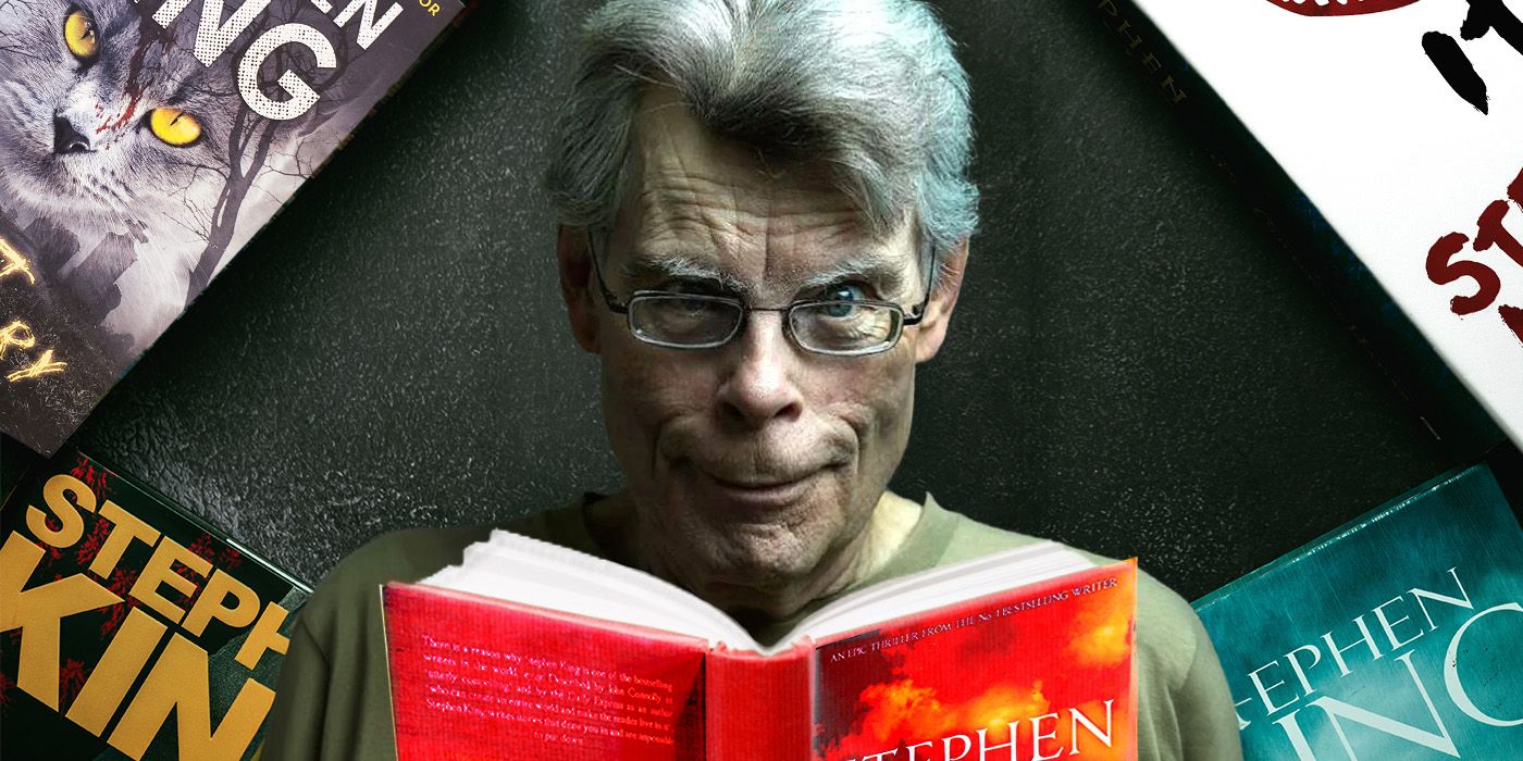 Gambar khusus Stephen King yang sedang memegang salah satu novelnya dengan sikap mengancam