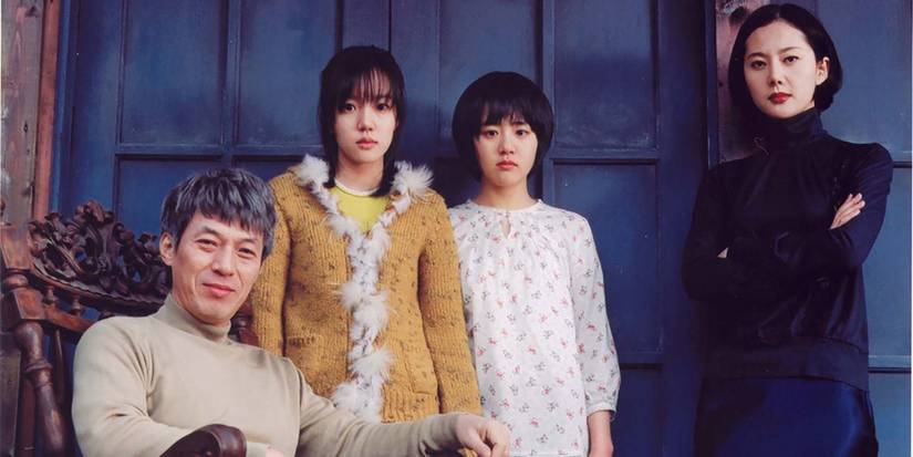 Im Soo-jung, Moon Geun-young, and Yum Jung-ah pose for a creepy family photo in A Tale of Two Sisters.