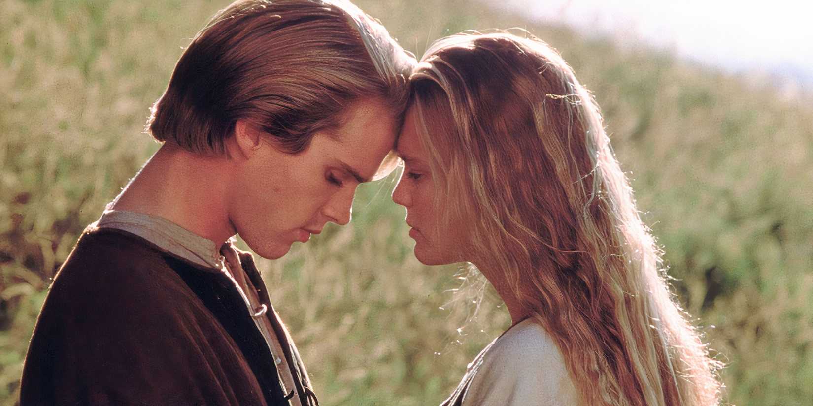 Cary Elwes and Robin Wright standing close together in The Princess Bride (1987)