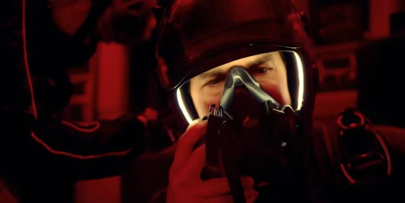 Ethan Hunt (Tom Cruise) preparing for a HALO jump in Mission: Impossible - Fallout-1