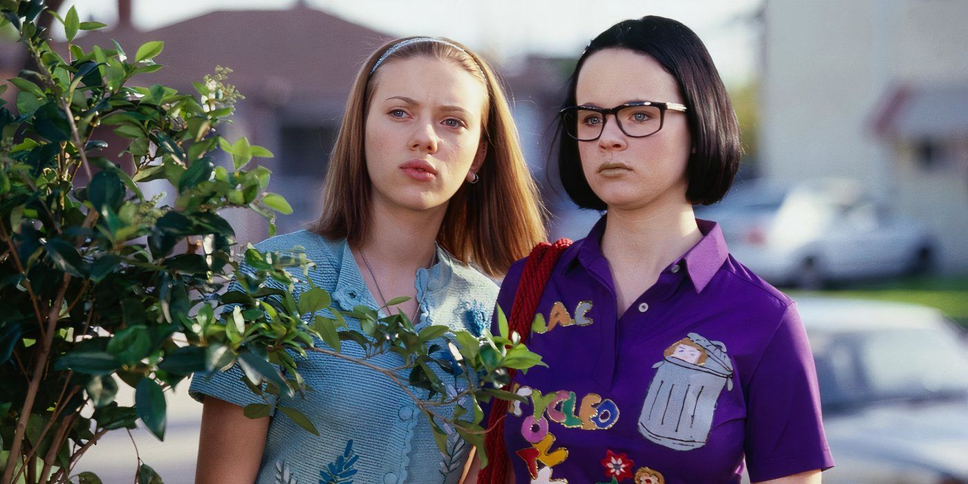Thora Birch and Scarlett Johansson standing next to a bush in Ghost World