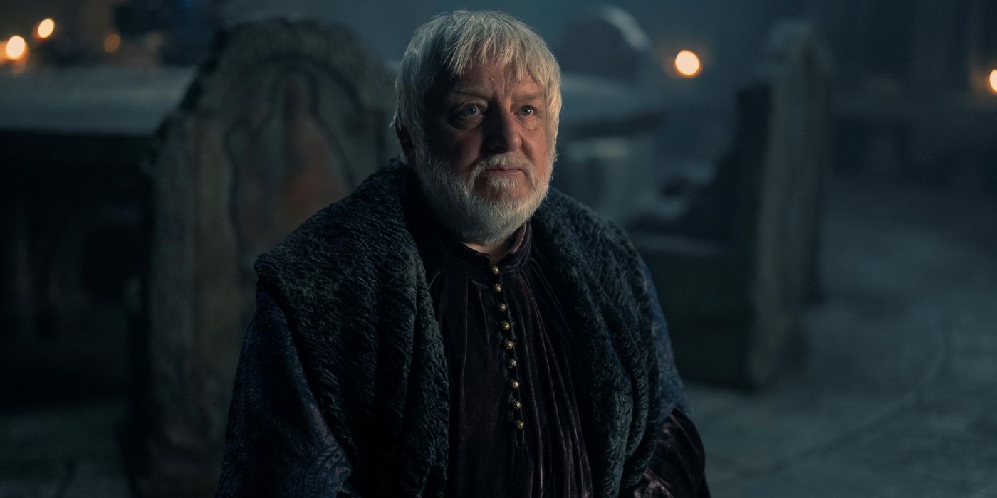 Simon Russell Beale sitting down in House of the Dragon Season 2 Episode 4