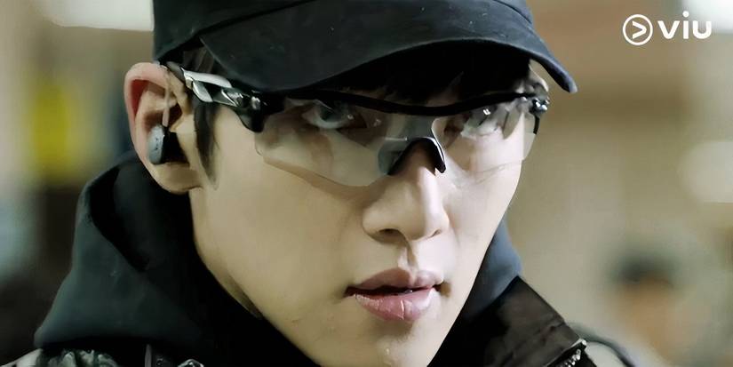 Jung-hoo in his disguise, Healer-1