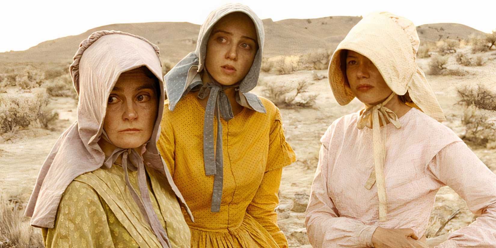 Shirley Henderson, Zoe Kazan, and Michelle Williams stand outside in a deserted western plain in 'Meek's Cutoff'