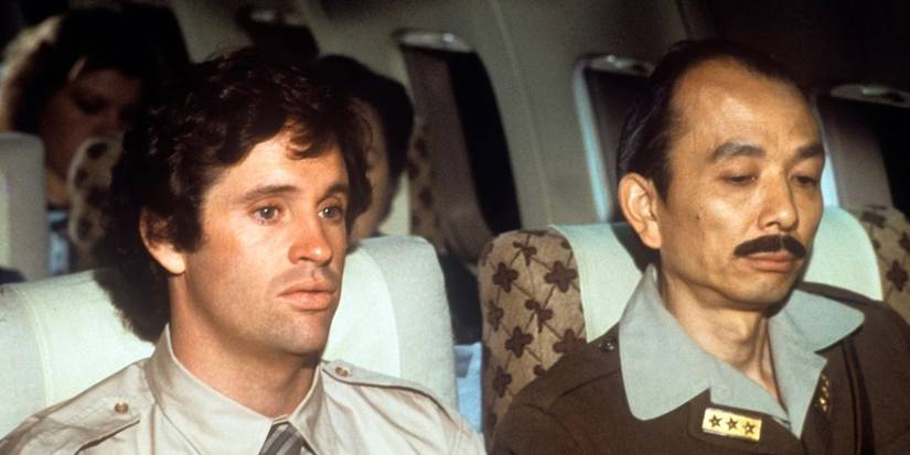¡Robert Hays y James Hong antes del accidente aéreo!