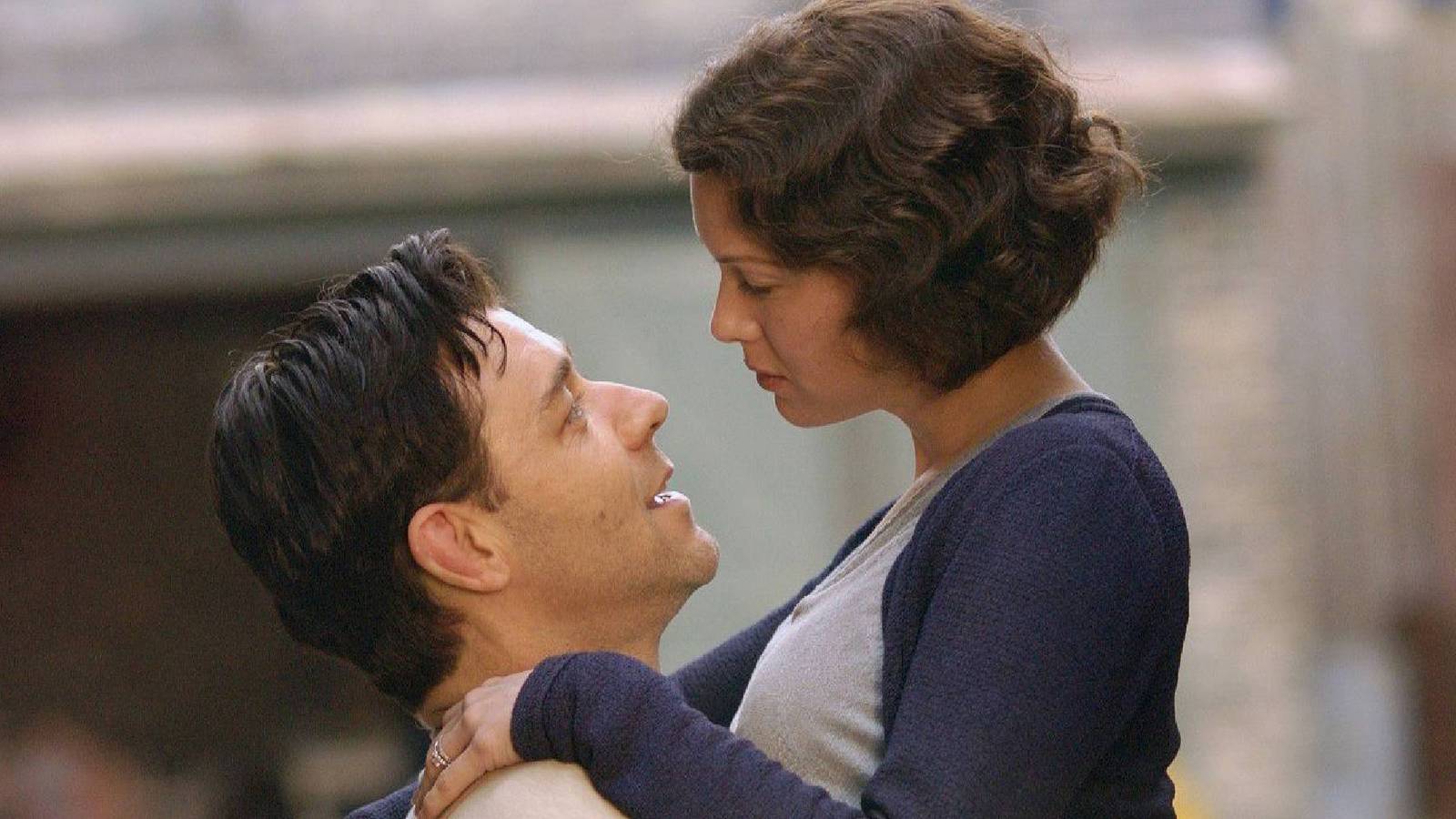 Russell Crowe as James holds Renée Zellweger as Mae in his arms and they look at each other Cinderella Man. 