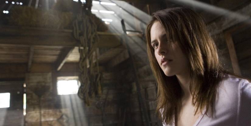 Kristen Stewart in an attic in The Messengers
