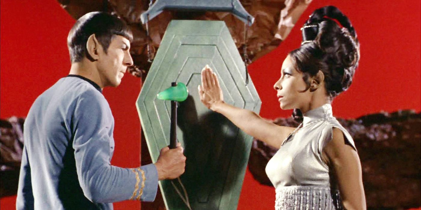 arlene-martel-tpring-spock-leonard-nimoy-pon-farr-star-trek-tos 'Star Trek's Best Episode of All Time Is One You Can Rewatch Over and Over Again