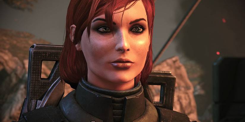 El comandante Shepard en un campo de batalla en 'Mass Effect'
