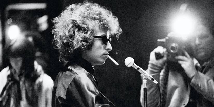Bob Dylan performing while a camera flashes in Don't Look Back