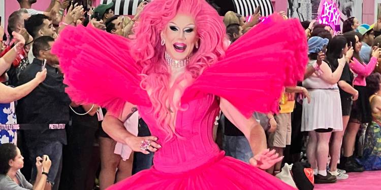 How RuPaul's 'DragCon 2024' Unites a Community How RuPaul's 'DragCon 2024' Unites a Community