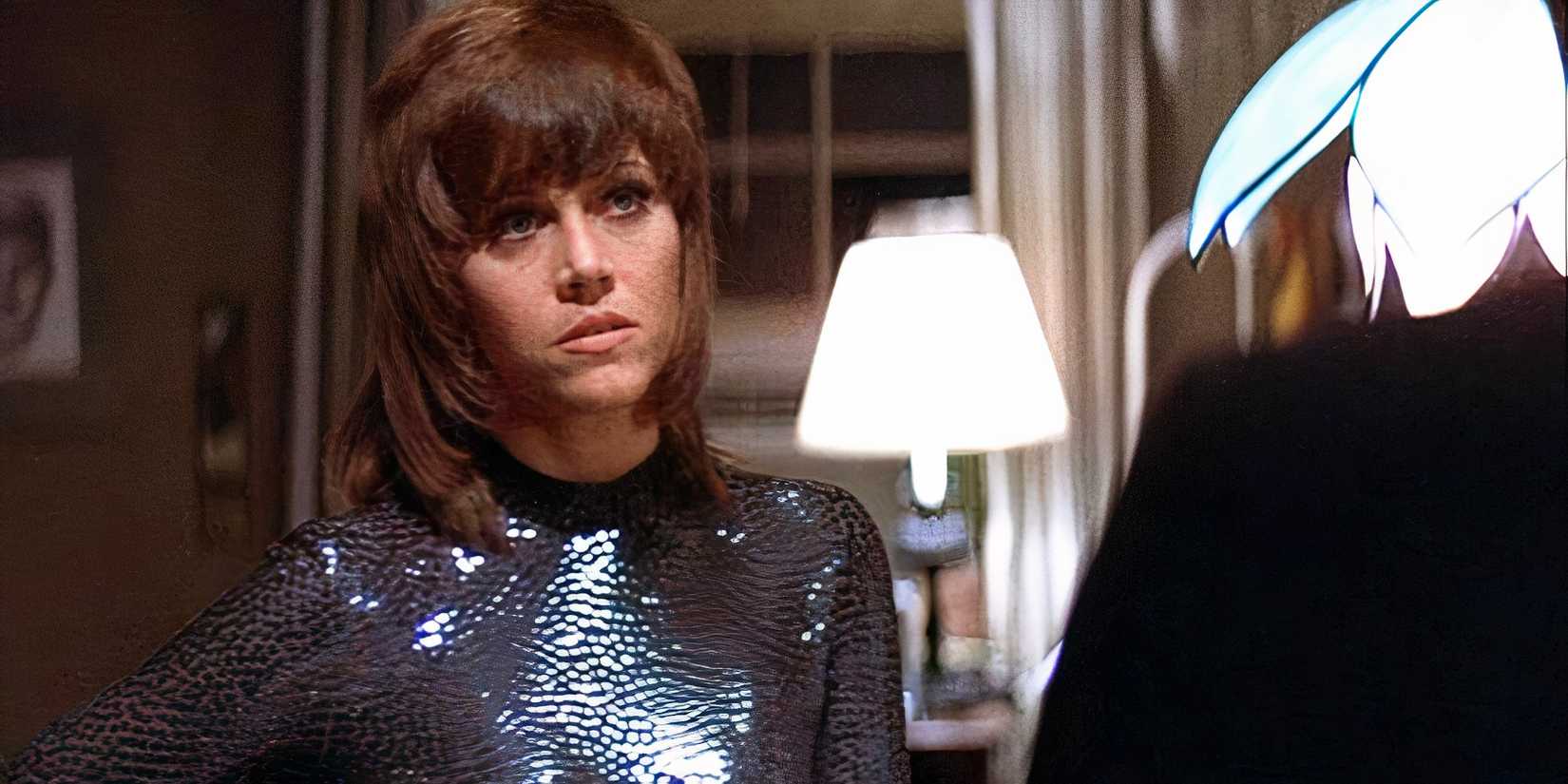 Bree Daniels looking at someone off-camera in Klute (1971)