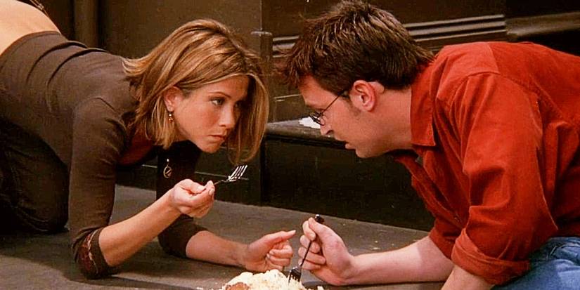 Rachel Green and Chandler Bing eating cheesecake off the floor in Friends.