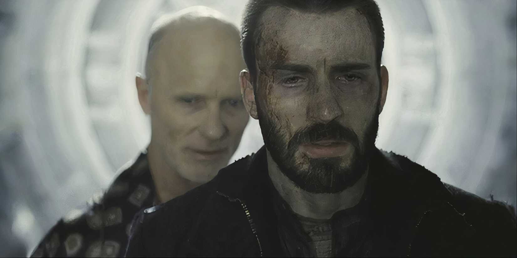 Wilford (Harris) talking to Curtis (Evans) in Snowpiercer