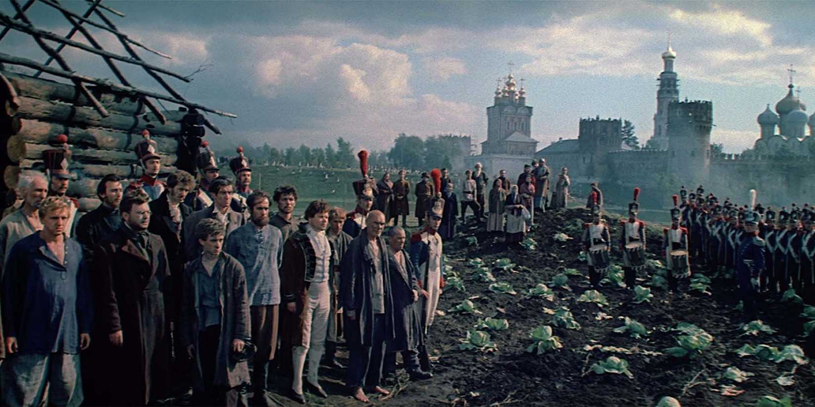 A crowd in the 1966 film War and Peace
