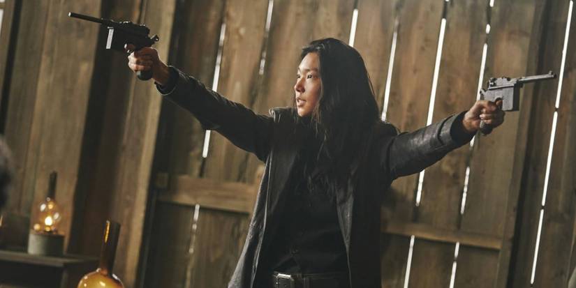 Eon-Nyeon (Lee Ho-jung) confronting Lee Yoon's outlaws in Netflix's 'Song of the Bandits.'