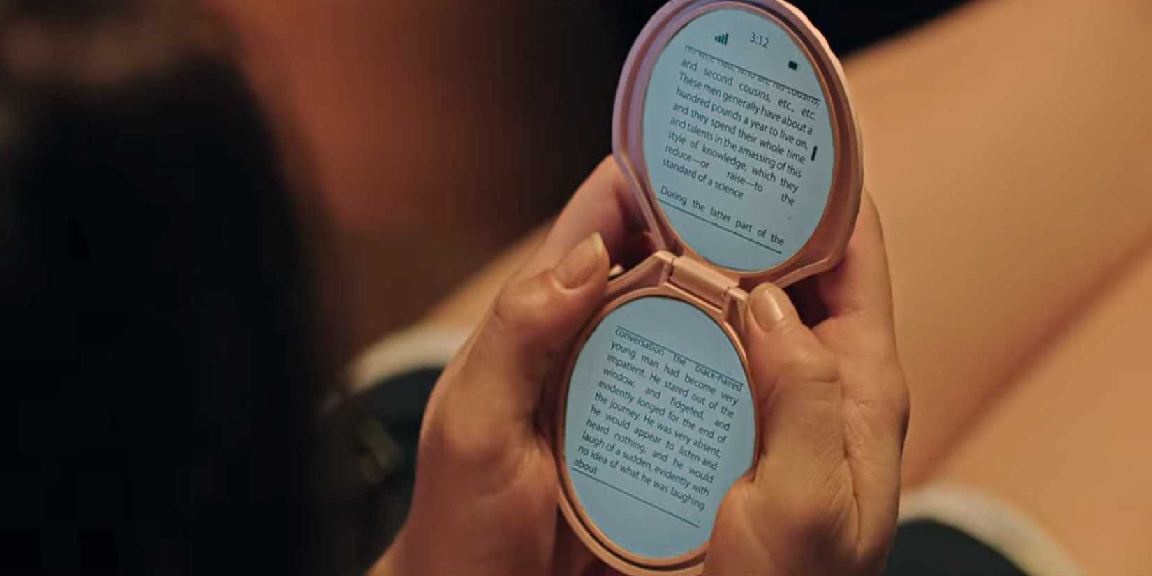 Mini Clamshell Ereader I’m Still Thinking About the Clam Phone in ‘It Follows’