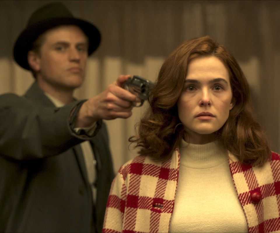 Francis aiming a gun at Mable's head in The Outfit