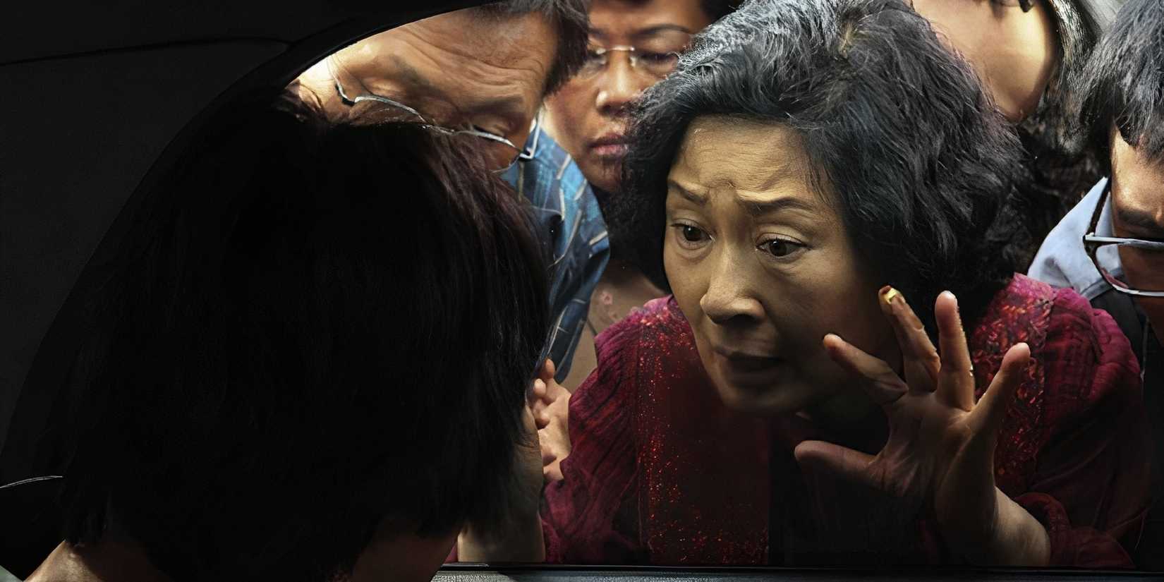 Kim Hye-ja as Mother and Won Bin as Yoon Do-joon in Mother looking at each other through a car window