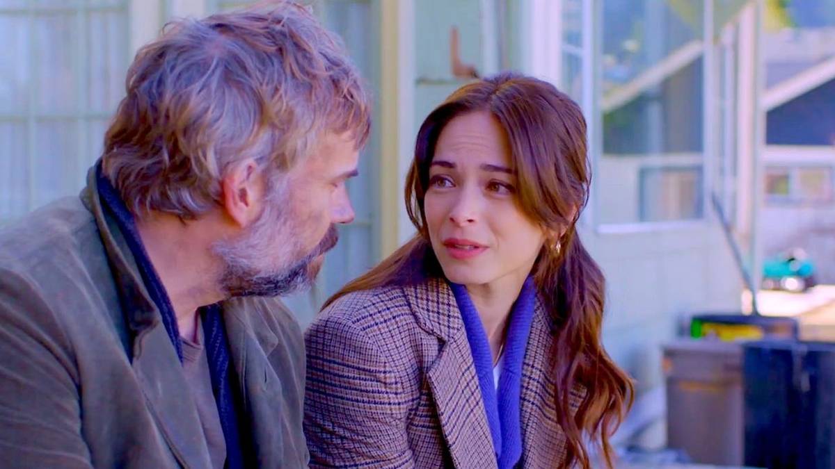 Kristin Kreuk's 'Smallville' Replacement Series Gets a Major Season 2  Release Update, image size:1200x675
