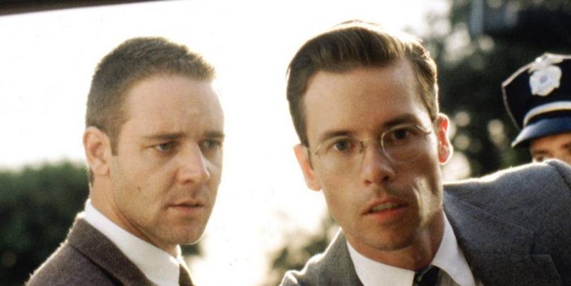 Russell Crowe as Bud White and Guy Pearce as Ed Exley looking ahead in shock in LA Confidential.
