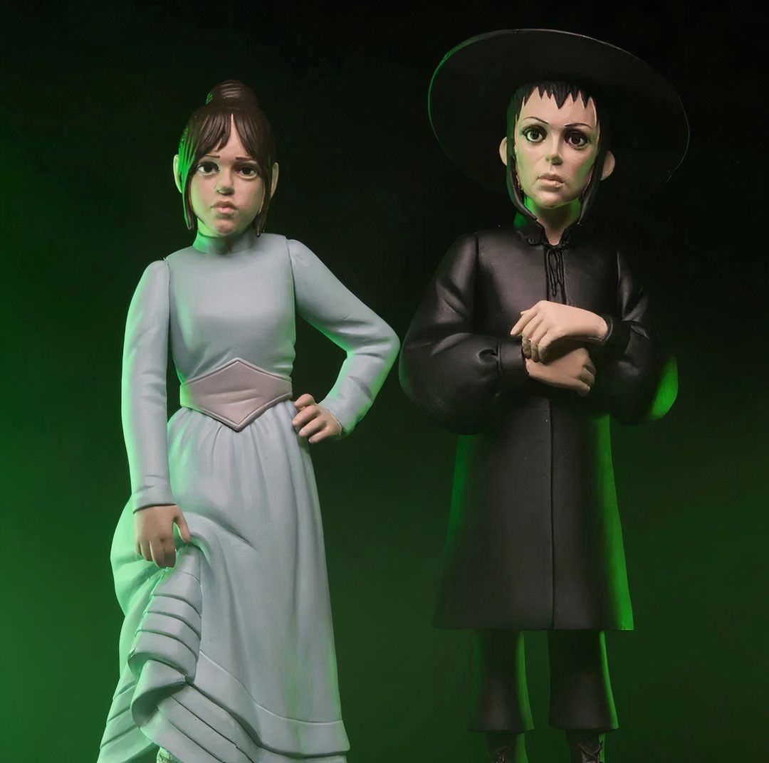 Pack 2 Figurines NECA Toony Terrors Beetlejuice & Delores - Style Rétro Film - 15 Cm
