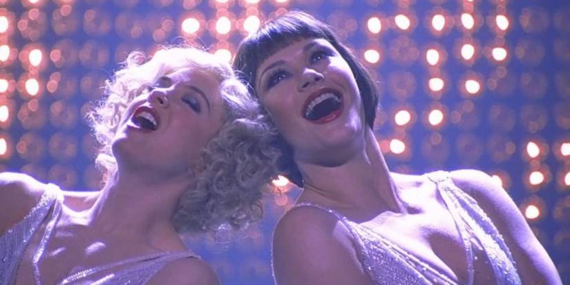 Renee Zellweger and Catherine Zeta Jones as Roxie Hart and Velma Kelly smiling and singing in 'Chicago'