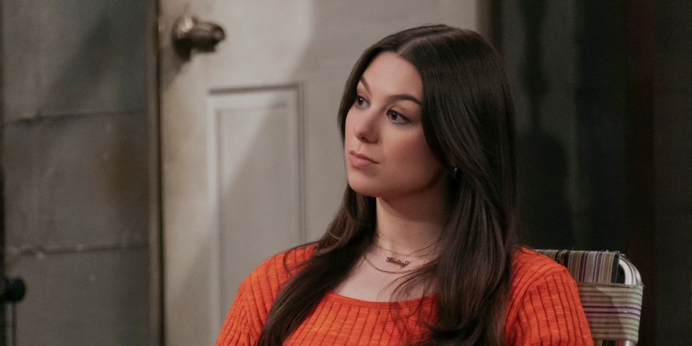 Kira Kosarin as Betsy Kelso siting in a lawn chair and glaring at something in That '90s Show