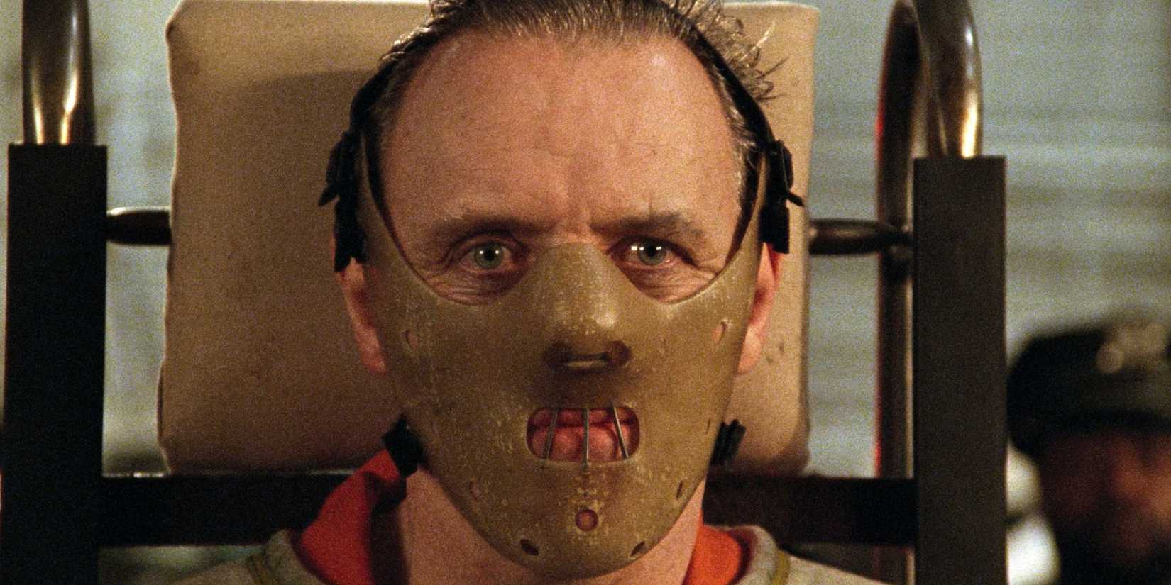 Hannibal Lecter, interpretado por Sir Anthony Hopkins, é contido com um focinho no silêncio dos cordeiros.
