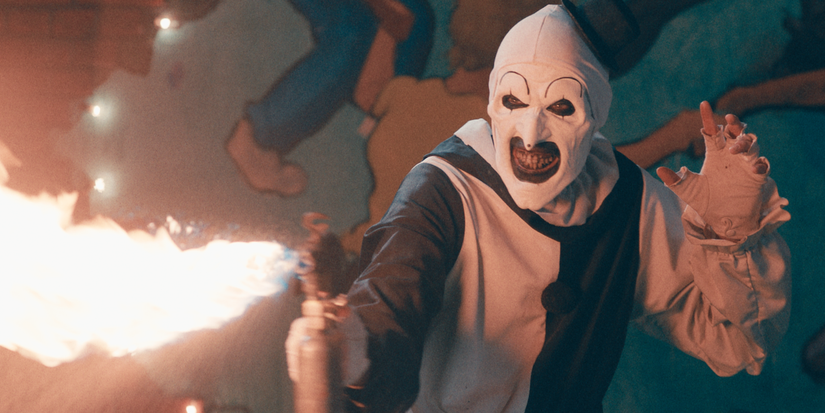 David Howard Thornton as.Art the Clown with a flamethrower in Terrifier 2