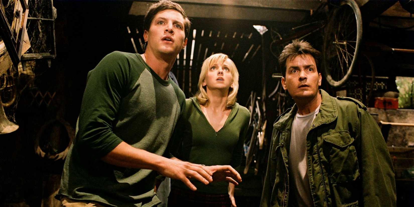 Charlie Sheen, Simon Rex, and Anna Faris in a garage looking scared in Scary Movie 3 (2003)